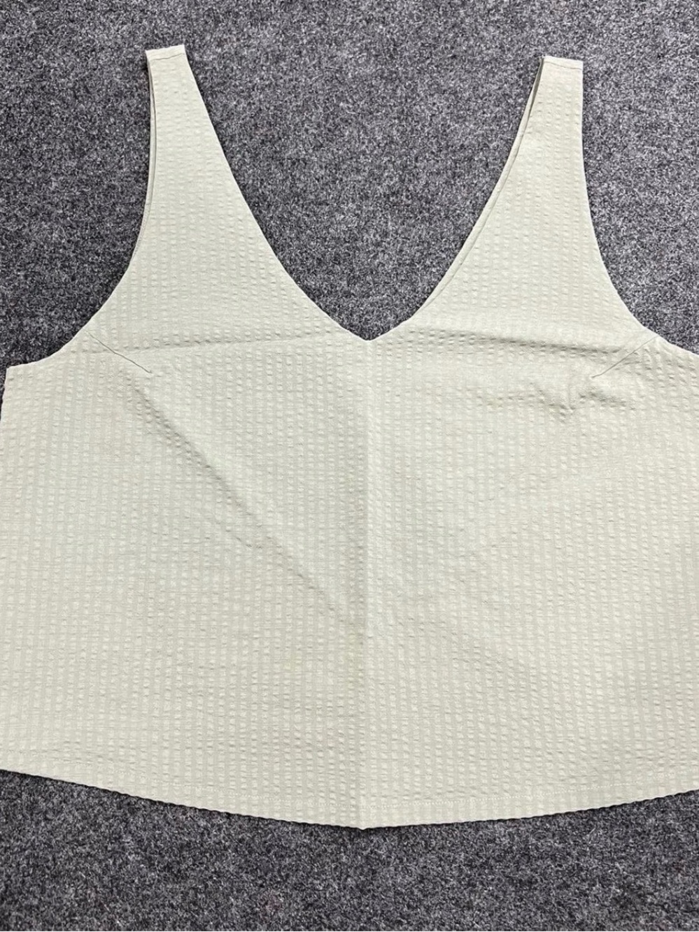 Vouri SL Villa Textured Crop Tank
Laurel VW1235 XL NWTS